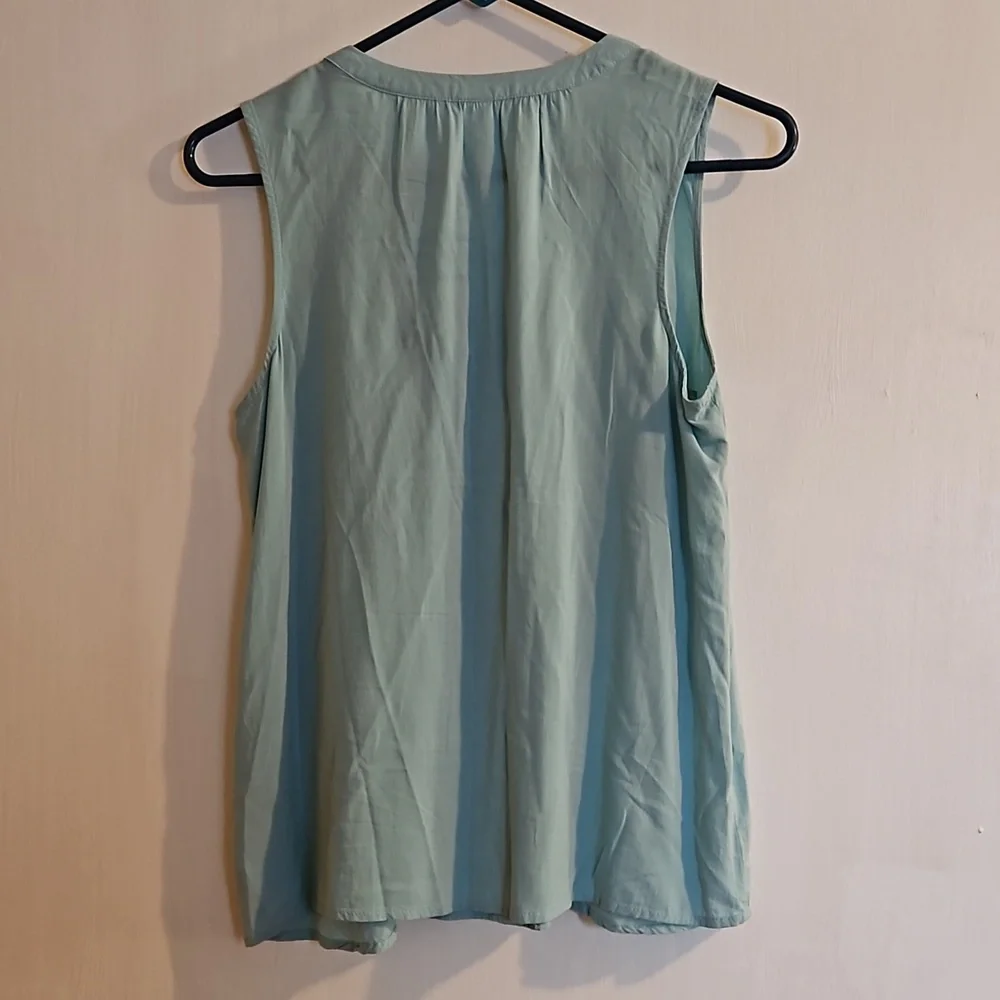 Old navy sleeveless top light blue medium - Picture 4 of 4